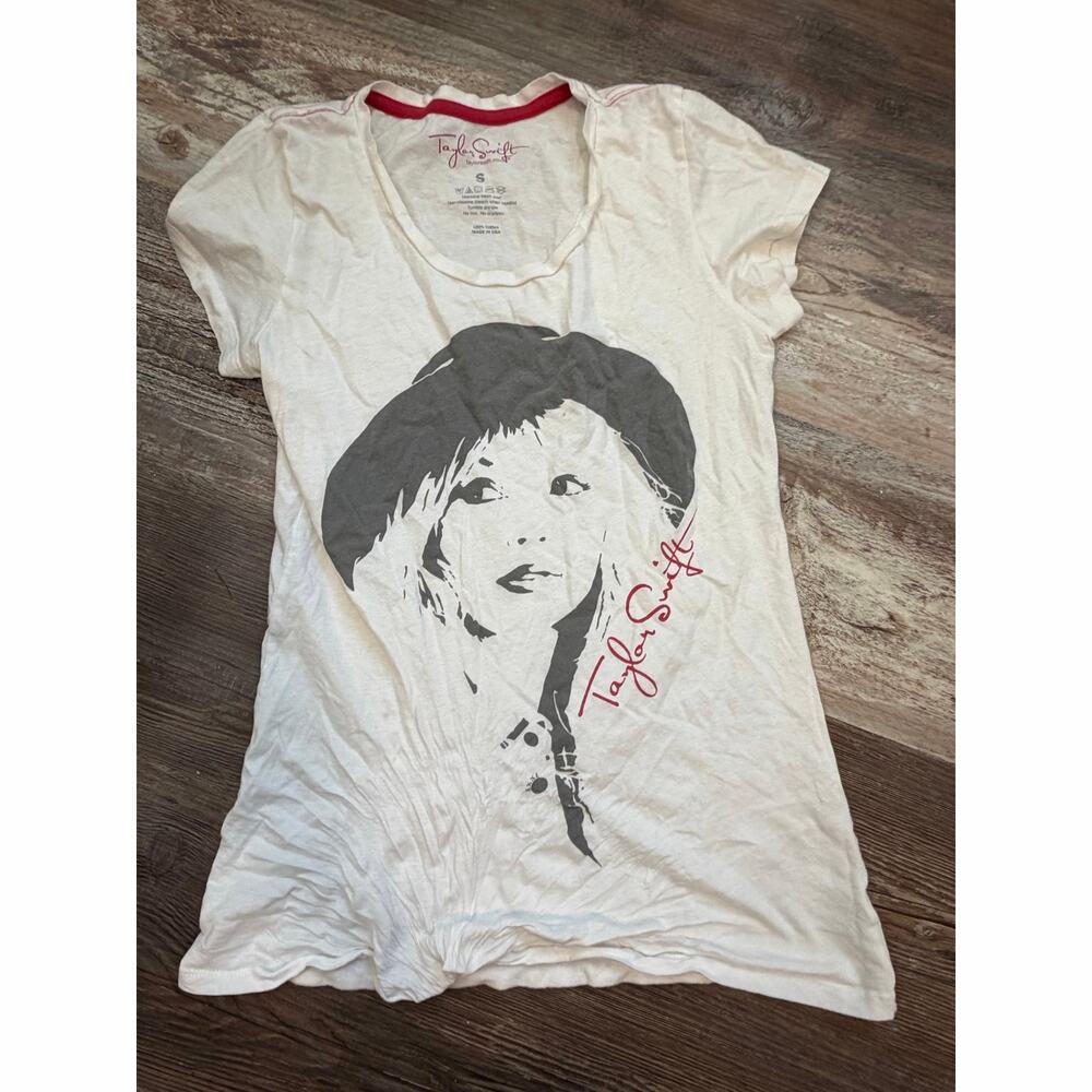 Authentic Taylor Swift 2012 Red Era size S white t-shirt EUC
